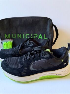 Men’s municipal Black & Neon Green Sneakers size M 11/11.5
